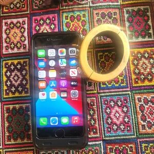 iPhone SE 2nd generation and iPhone charging braclet
